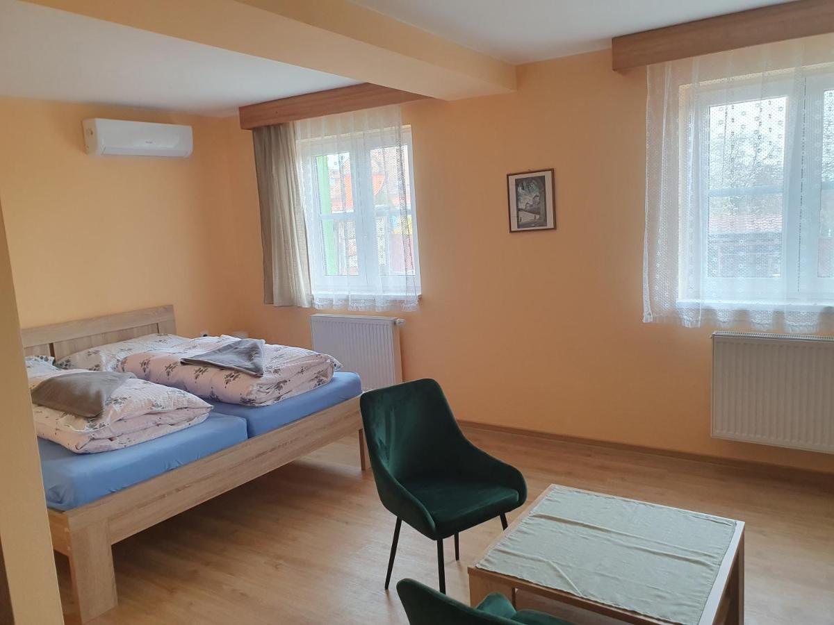 Pension Zeleny Strom Mikulov Luaran gambar