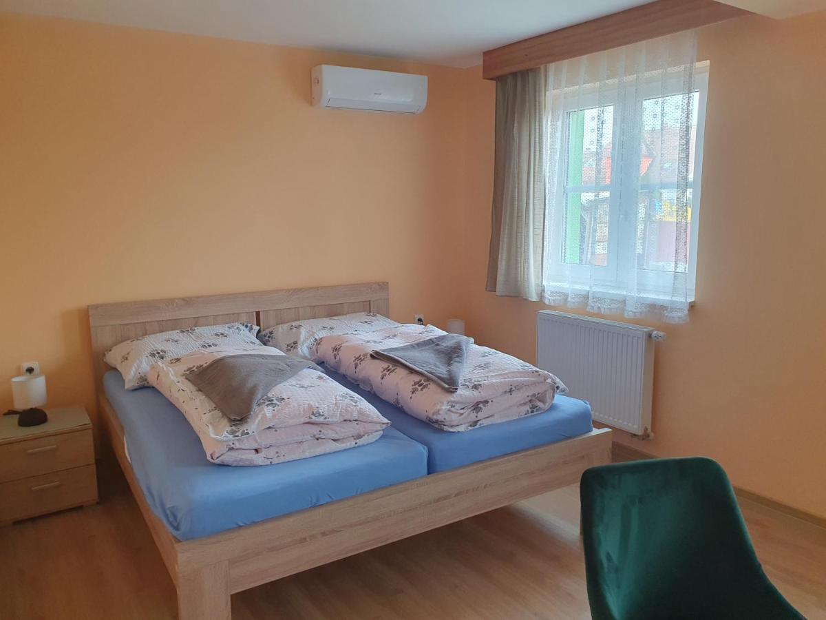 Pension Zeleny Strom Mikulov Luaran gambar